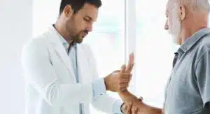 Han Pain examination by doctor
